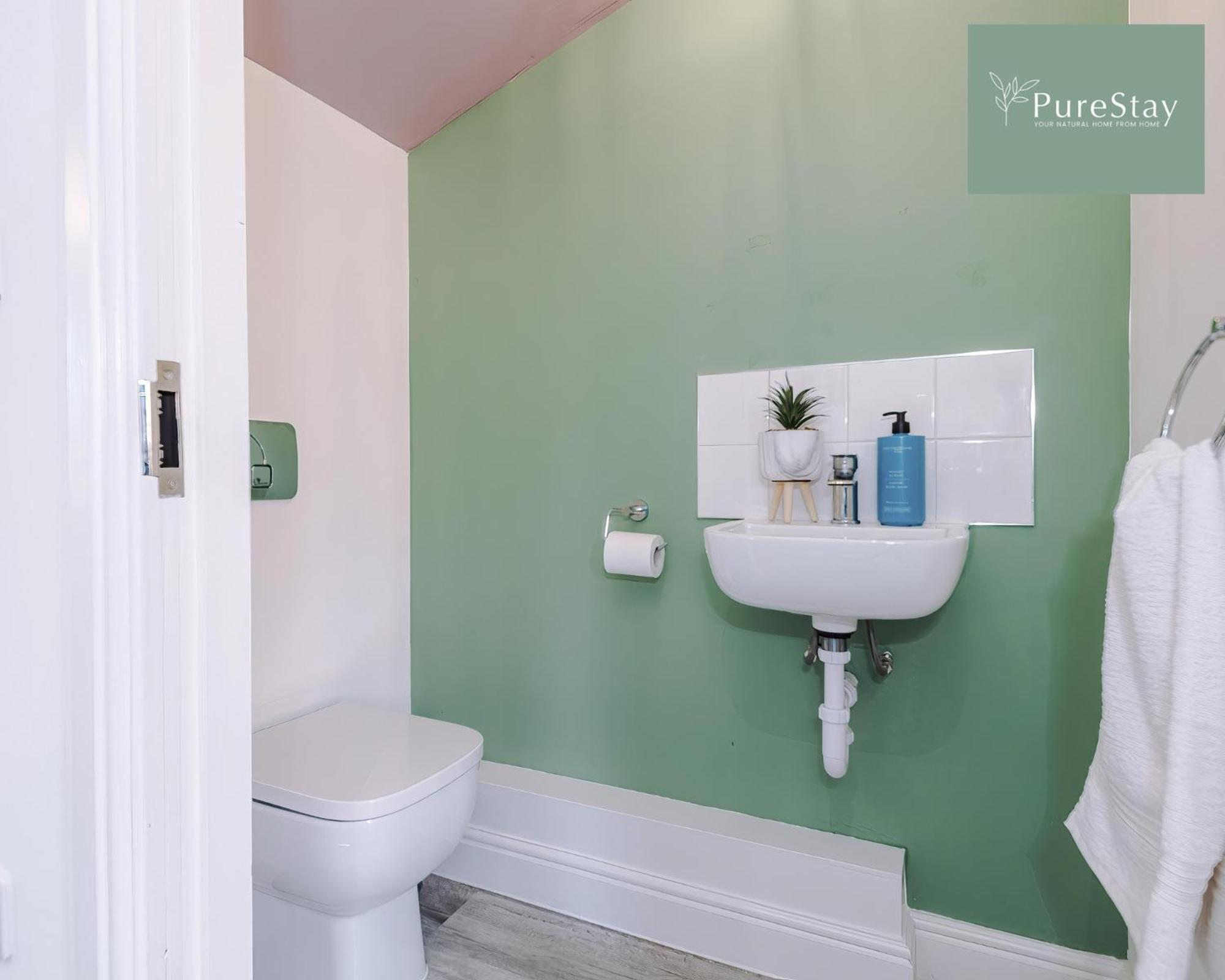 Stunning Five Bedroom Manchester House With Free Parking By Purestay Short Lets & Serviced Accommodation المظهر الخارجي الصورة