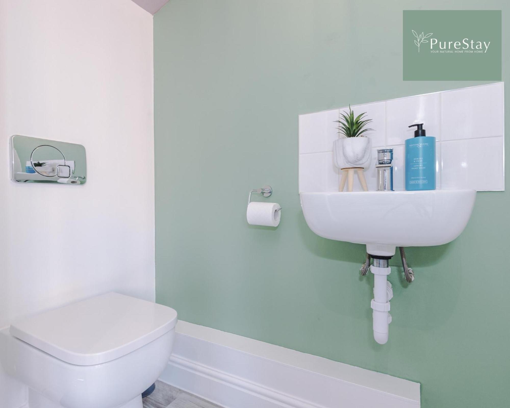 Stunning Five Bedroom Manchester House With Free Parking By Purestay Short Lets & Serviced Accommodation المظهر الخارجي الصورة