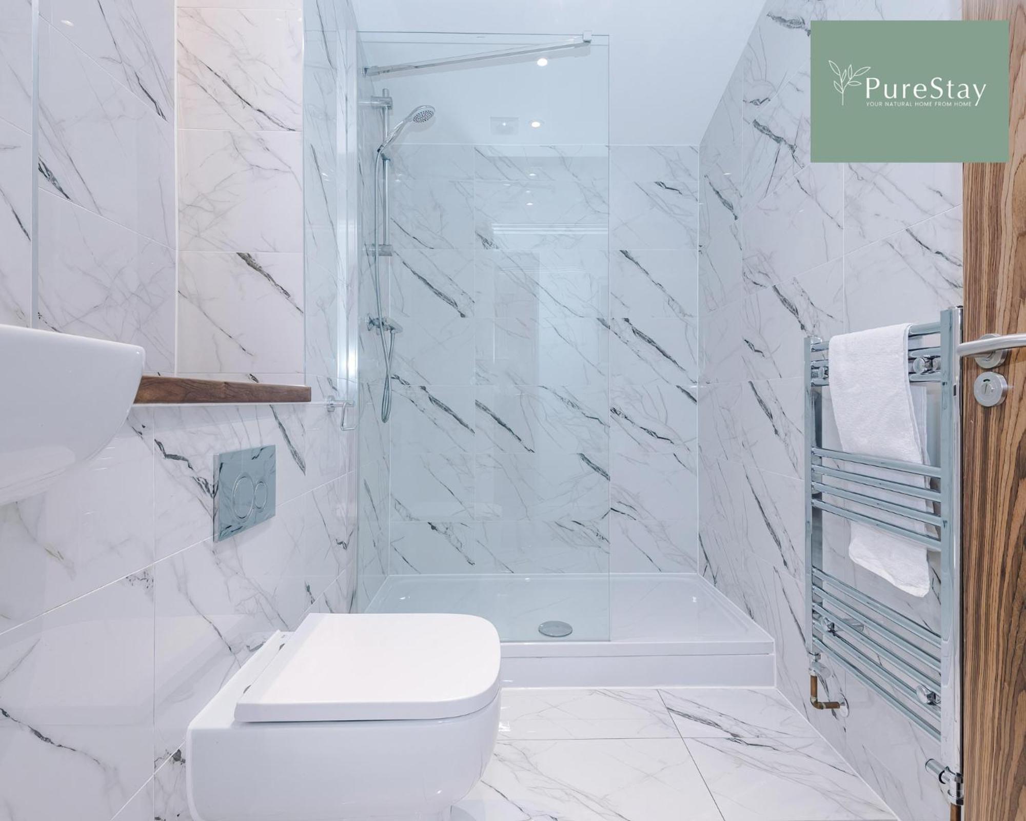 Stunning Five Bedroom Manchester House With Free Parking By Purestay Short Lets & Serviced Accommodation المظهر الخارجي الصورة