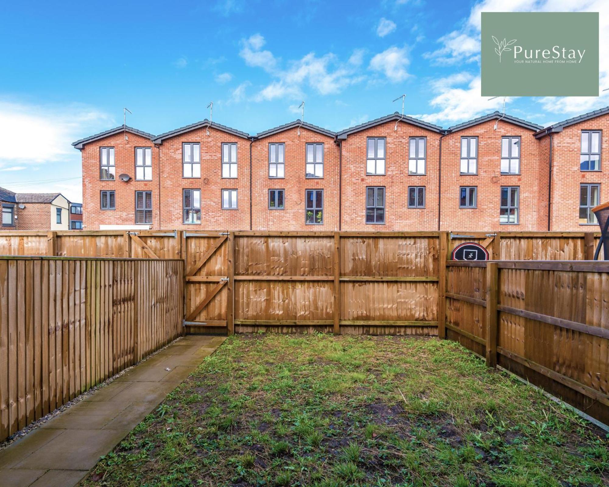 Stunning Five Bedroom Manchester House With Free Parking By Purestay Short Lets & Serviced Accommodation المظهر الخارجي الصورة