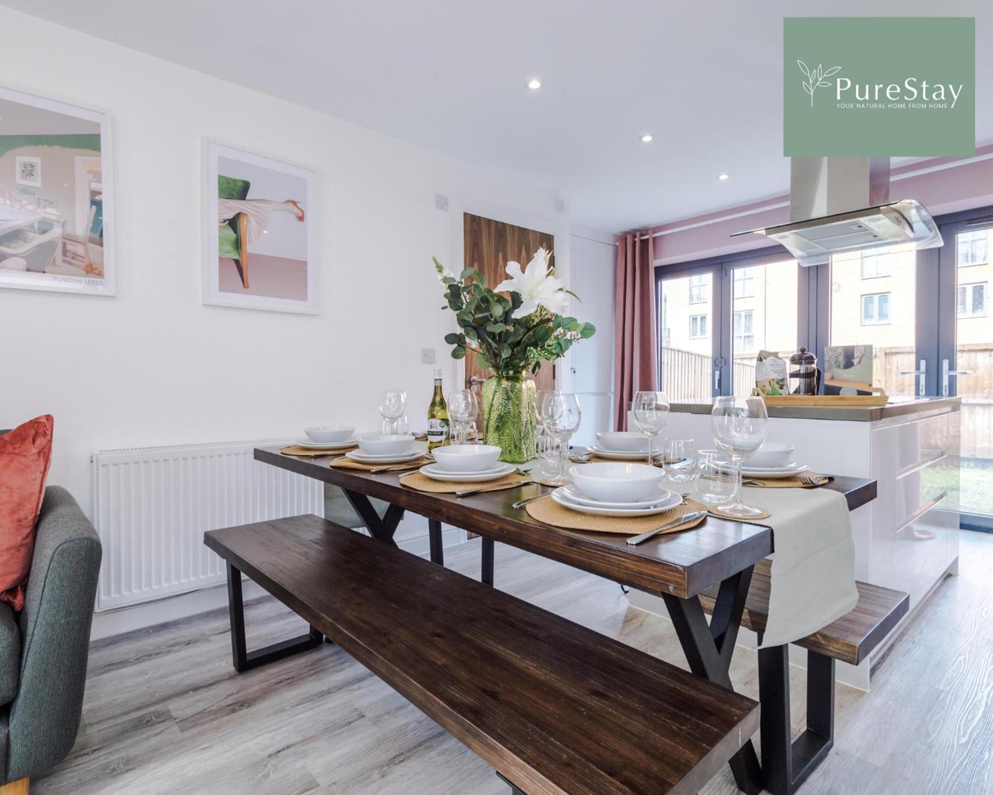 Stunning Five Bedroom Manchester House With Free Parking By Purestay Short Lets & Serviced Accommodation المظهر الخارجي الصورة