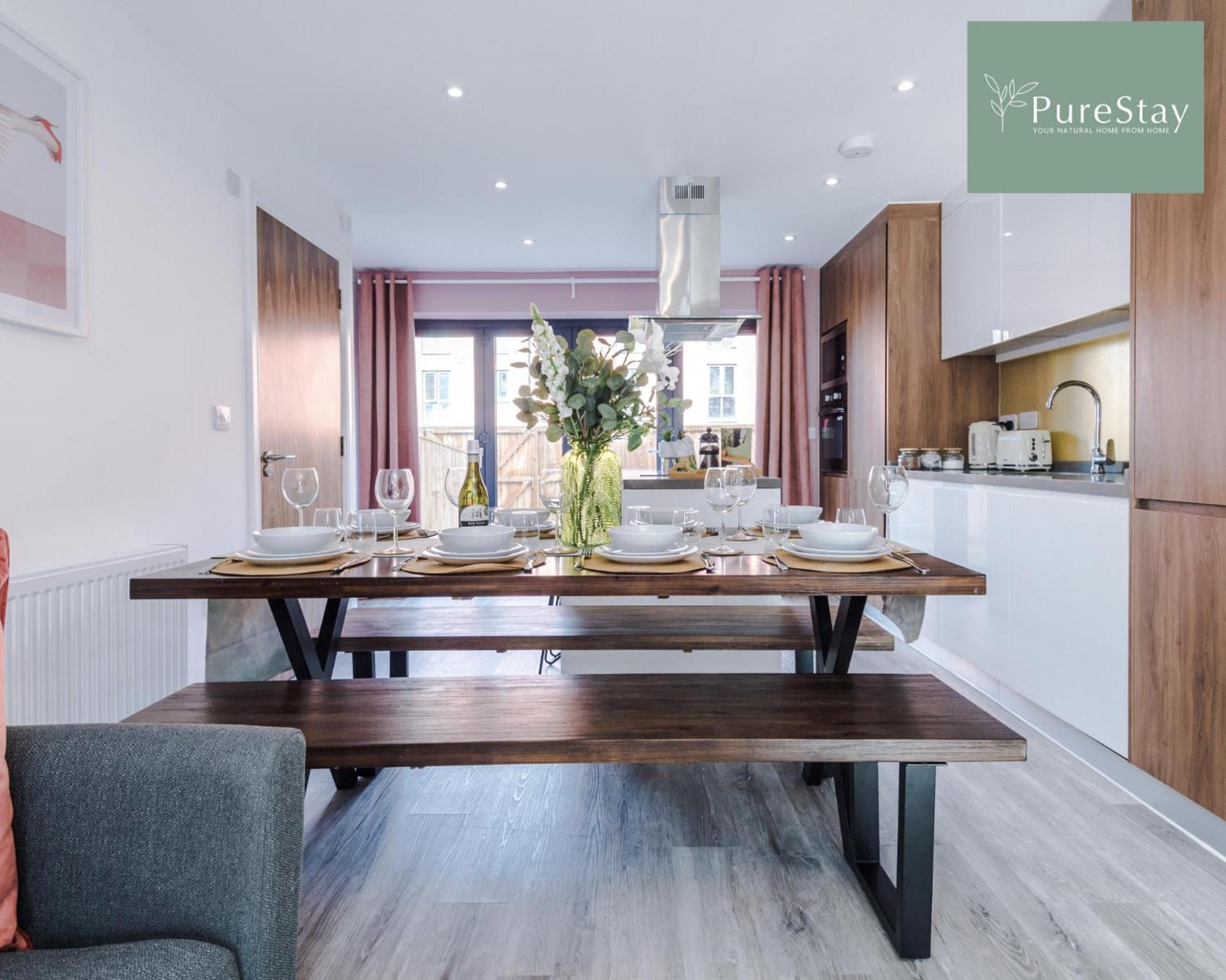 Stunning Five Bedroom Manchester House With Free Parking By Purestay Short Lets & Serviced Accommodation المظهر الخارجي الصورة